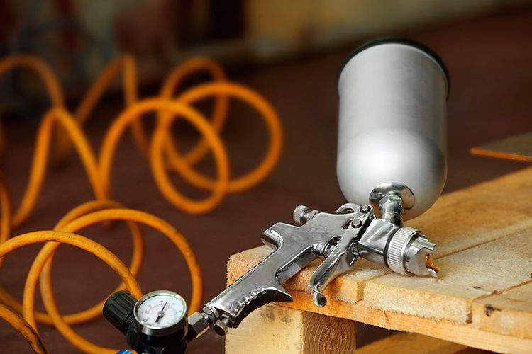 pistola-barnizado-muebles-barcelona